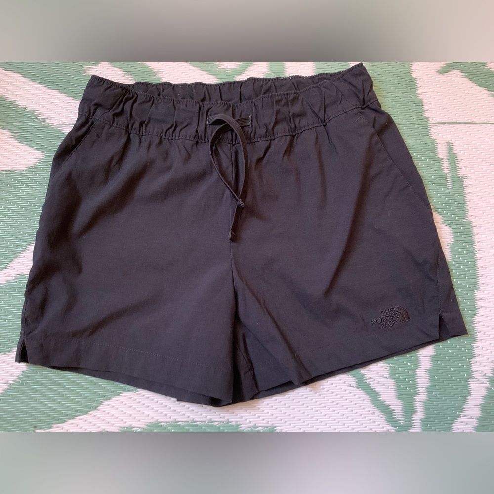 The north face shorts sz small